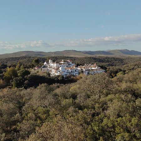 La Bobadilla, A Royal Hideaway Hotel Вильянуэва-де-Тапиа Экстерьер фото