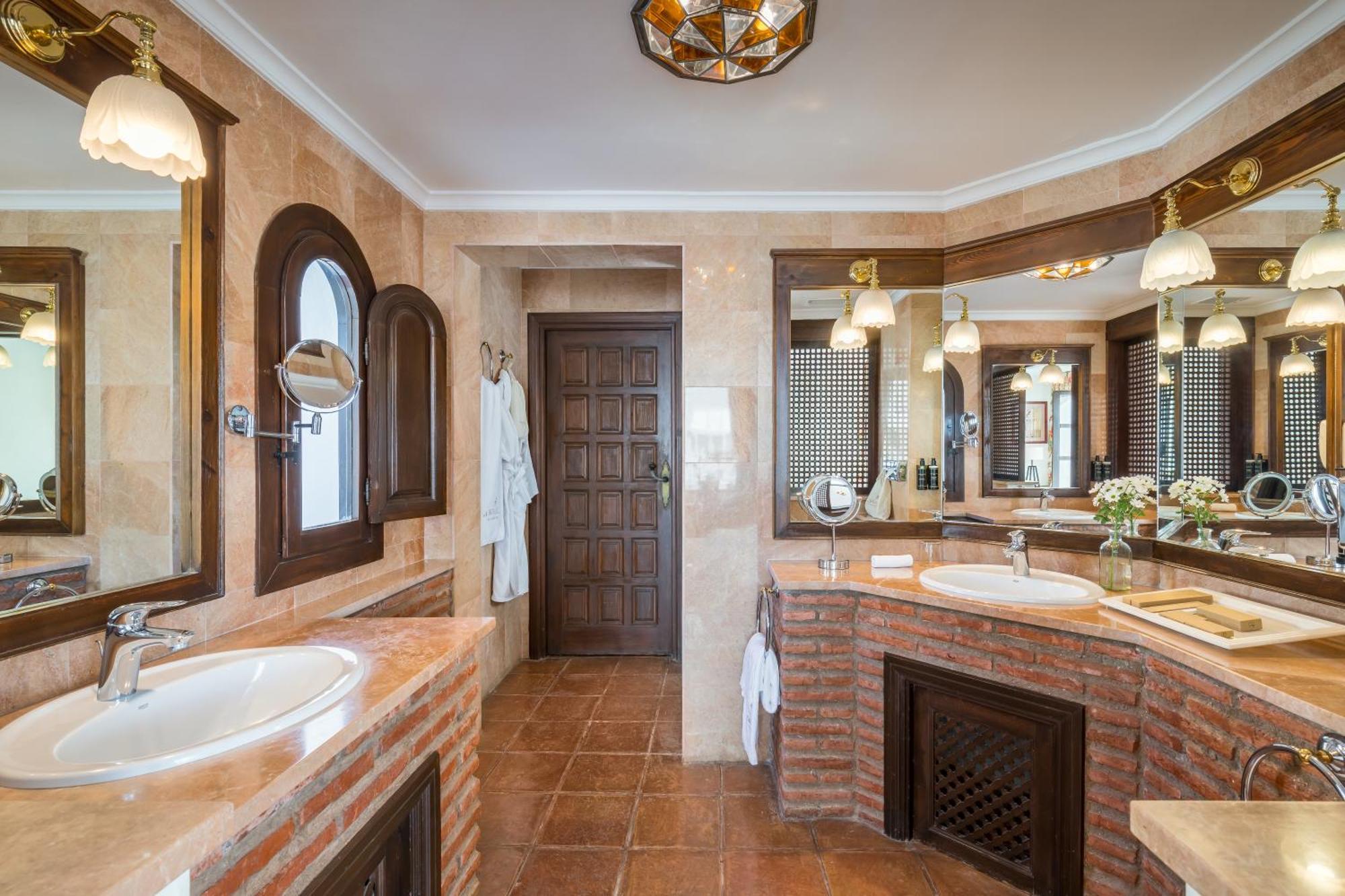 La Bobadilla, A Royal Hideaway Hotel Вильянуэва-де-Тапиа Экстерьер фото