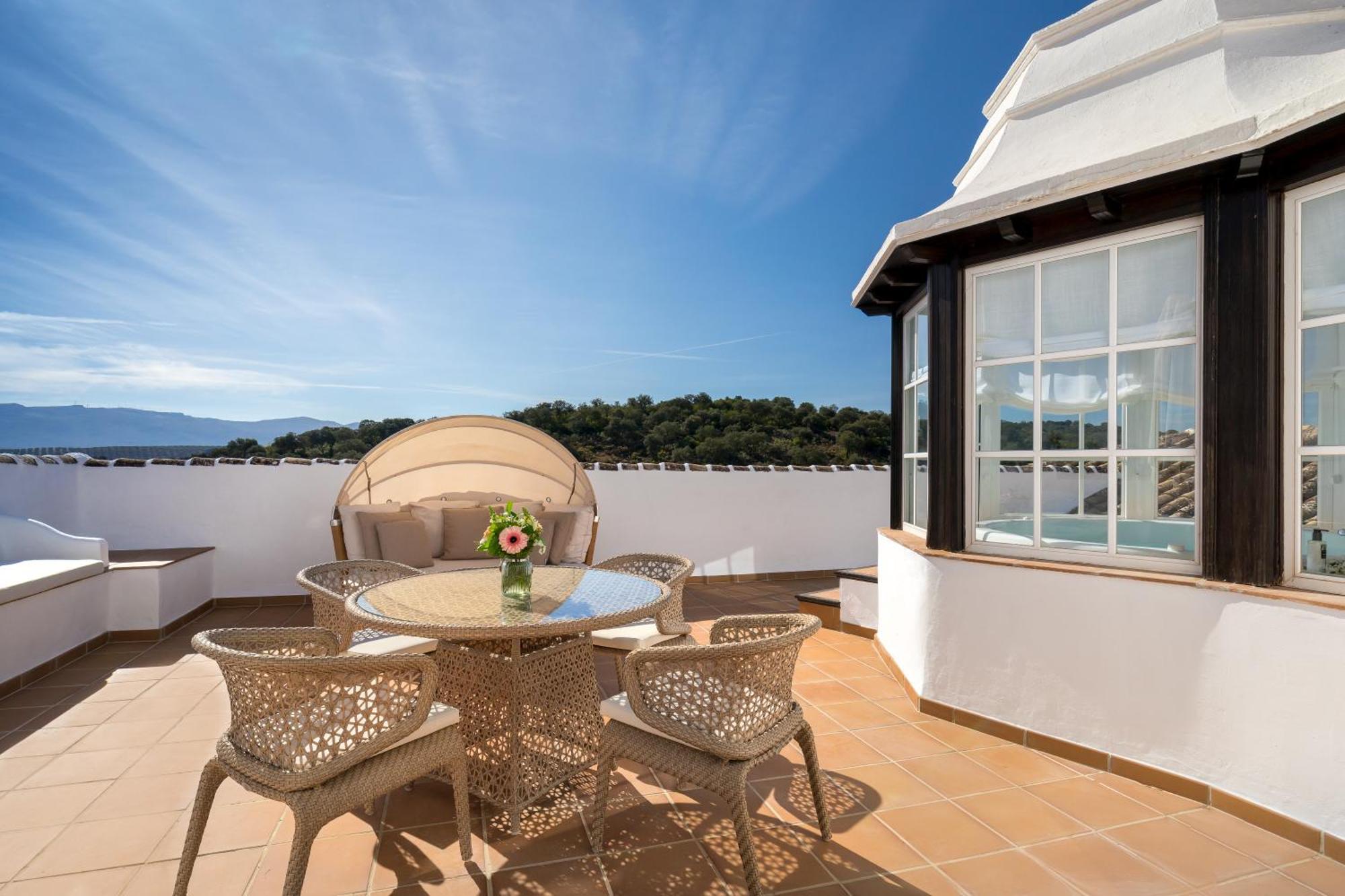 La Bobadilla, A Royal Hideaway Hotel Вильянуэва-де-Тапиа Экстерьер фото