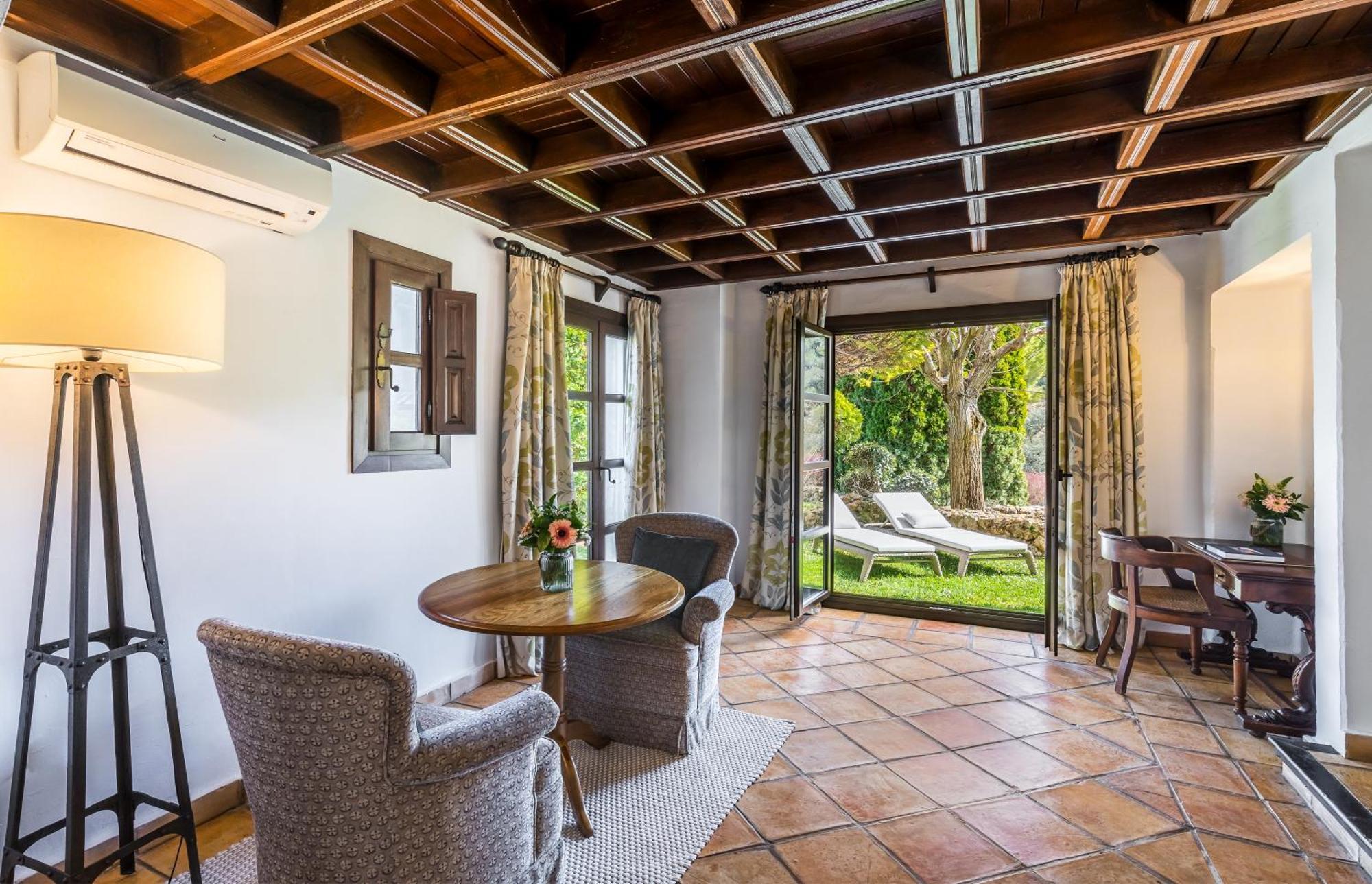 La Bobadilla, A Royal Hideaway Hotel Вильянуэва-де-Тапиа Экстерьер фото