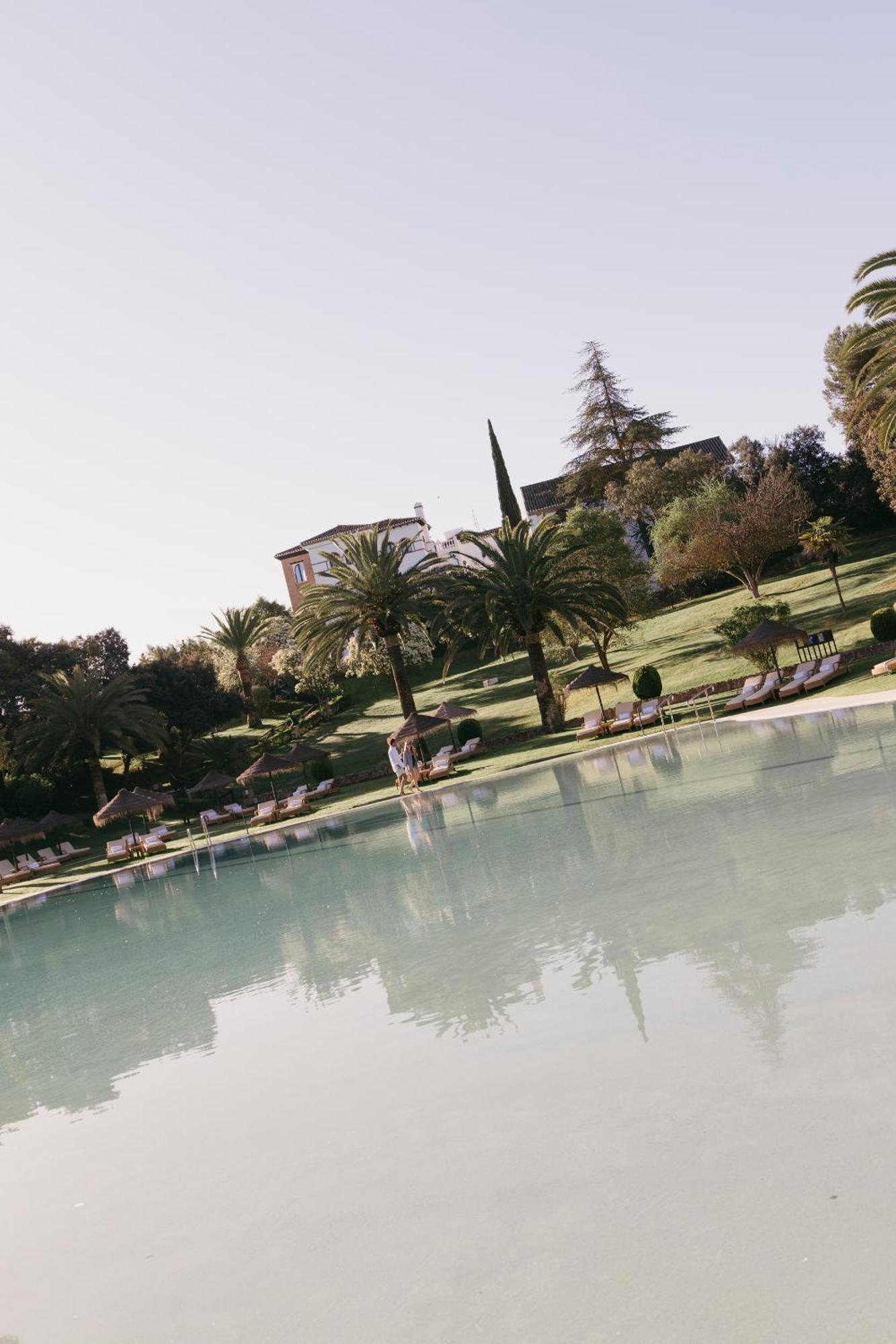 La Bobadilla, A Royal Hideaway Hotel Вильянуэва-де-Тапиа Экстерьер фото