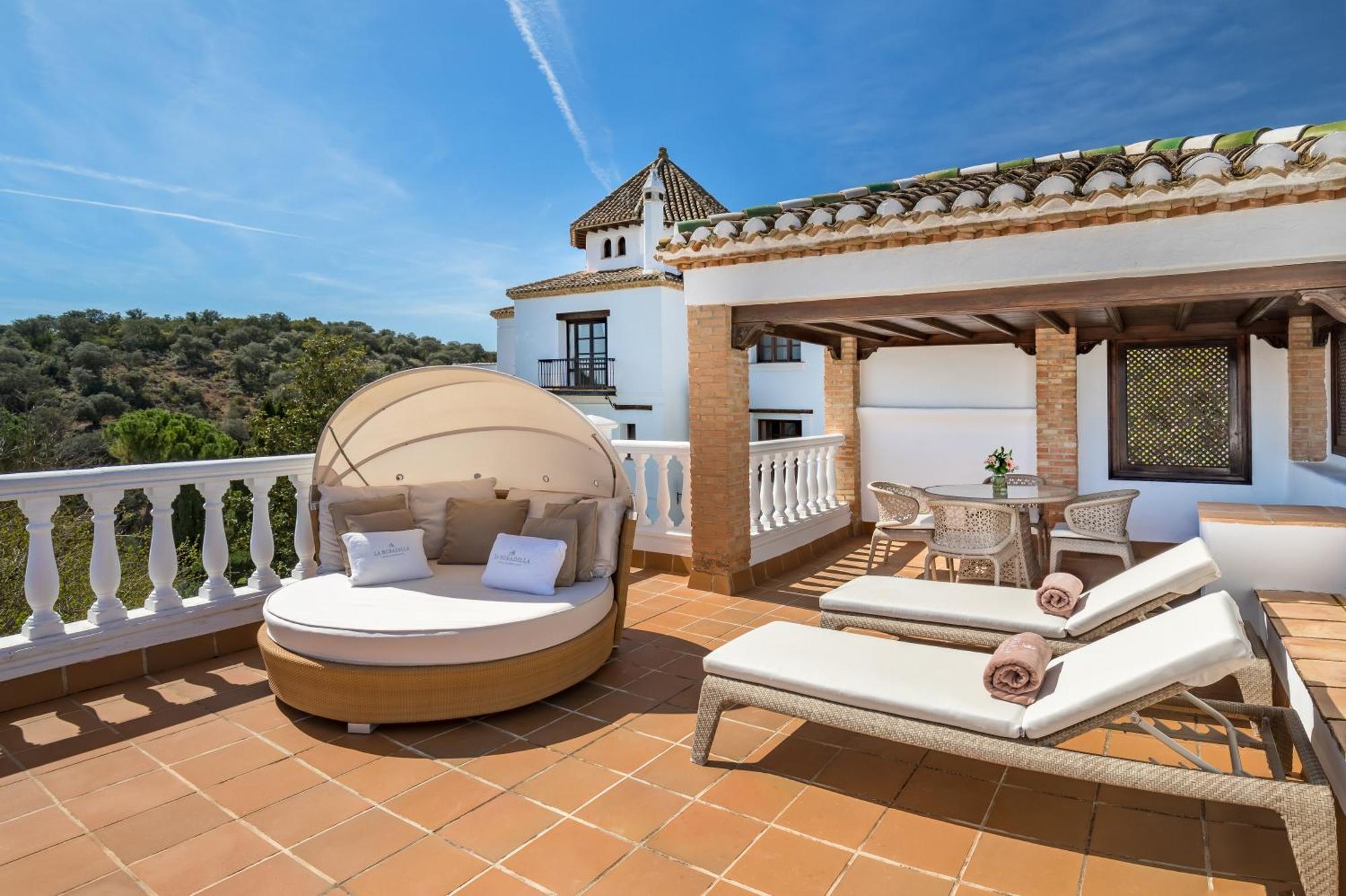 La Bobadilla, A Royal Hideaway Hotel Вильянуэва-де-Тапиа Экстерьер фото