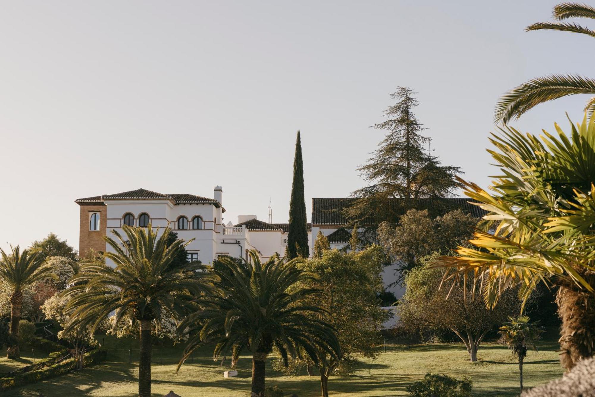 La Bobadilla, A Royal Hideaway Hotel Вильянуэва-де-Тапиа Экстерьер фото