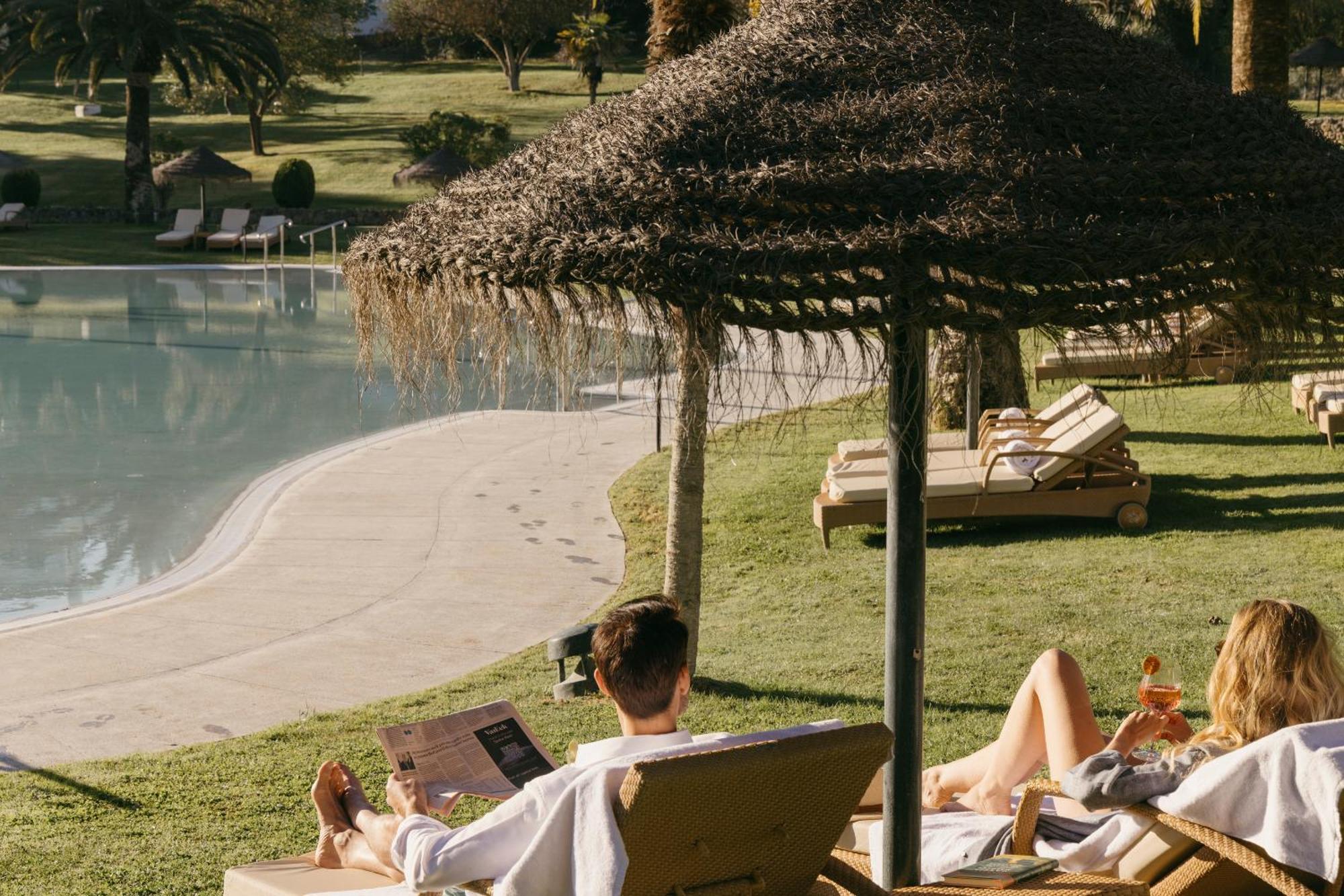 La Bobadilla, A Royal Hideaway Hotel Вильянуэва-де-Тапиа Экстерьер фото