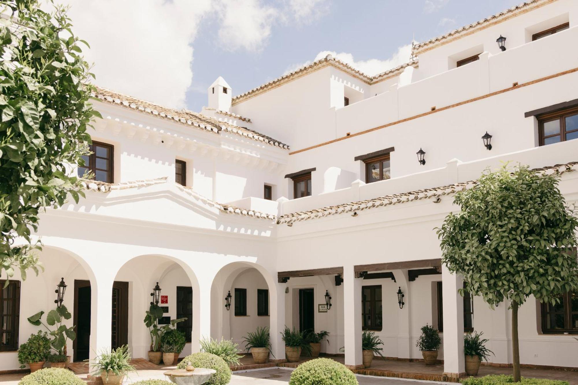 La Bobadilla, A Royal Hideaway Hotel Вильянуэва-де-Тапиа Экстерьер фото