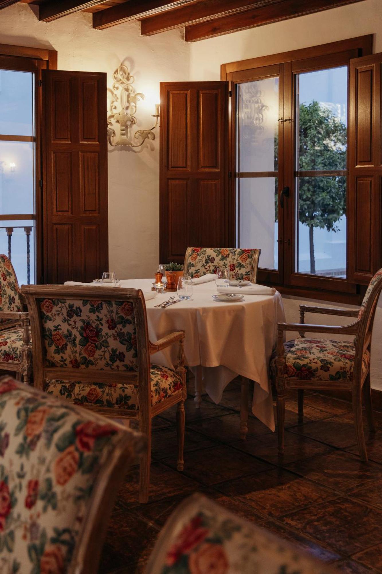 La Bobadilla, A Royal Hideaway Hotel Вильянуэва-де-Тапиа Экстерьер фото